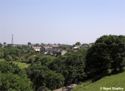 Picture of houses on the side of a steep valley