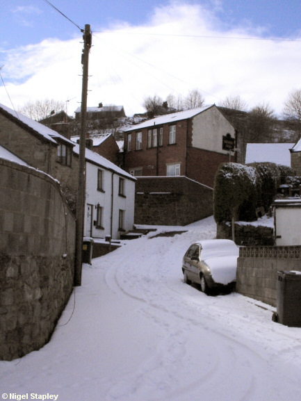 Picture of a steep hill in the snow