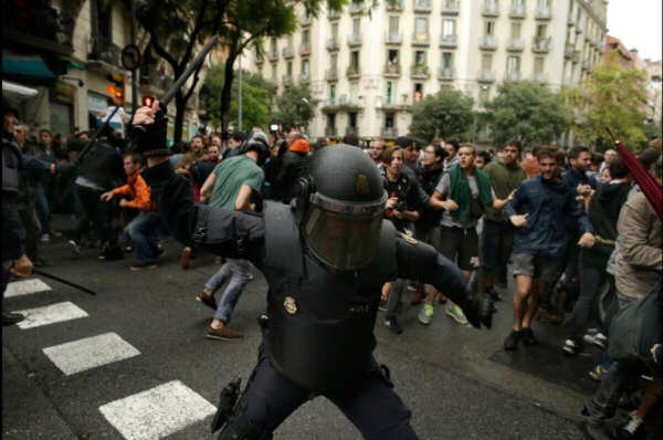 Photo of Spanish cop attacking with a baton